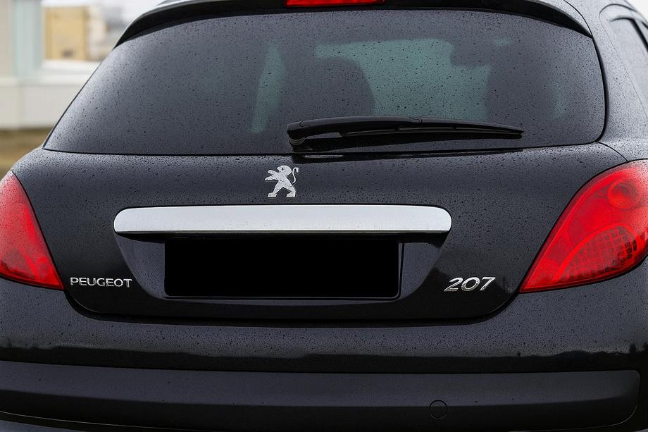 Peugeot 207 2006–2014 Listwa chromowana nad tablicą rejestracyjną (stal nierdzewna) Image