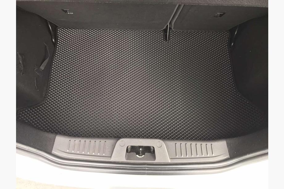 Ford Fiesta 2008-2017 Mata bagażnika HB (EVA, Czarna) Zdjęcia 1