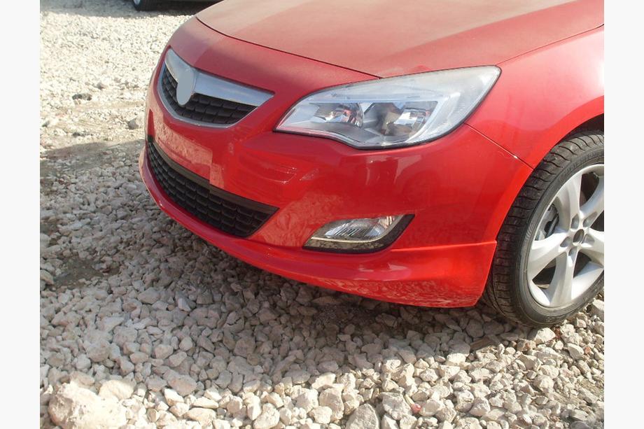Opel Astra J 2009-2015 Przednia dolna dokładka 2010-2012 (zagruntowana do malowania) Zdjęcia 1