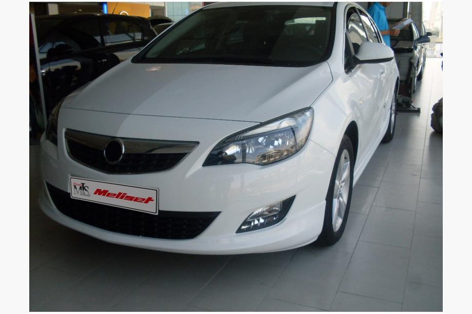 Opel Astra J 2009-2015 Przednia dolna dokładka 2010-2012 (zagruntowana do malowania) Zdjęcia 4