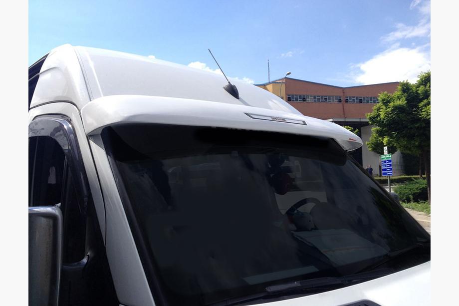 Mercedes Sprinter W906 2006–2018 Deflektor przedniej szyby V3 (do lakierowania, na klej) Image