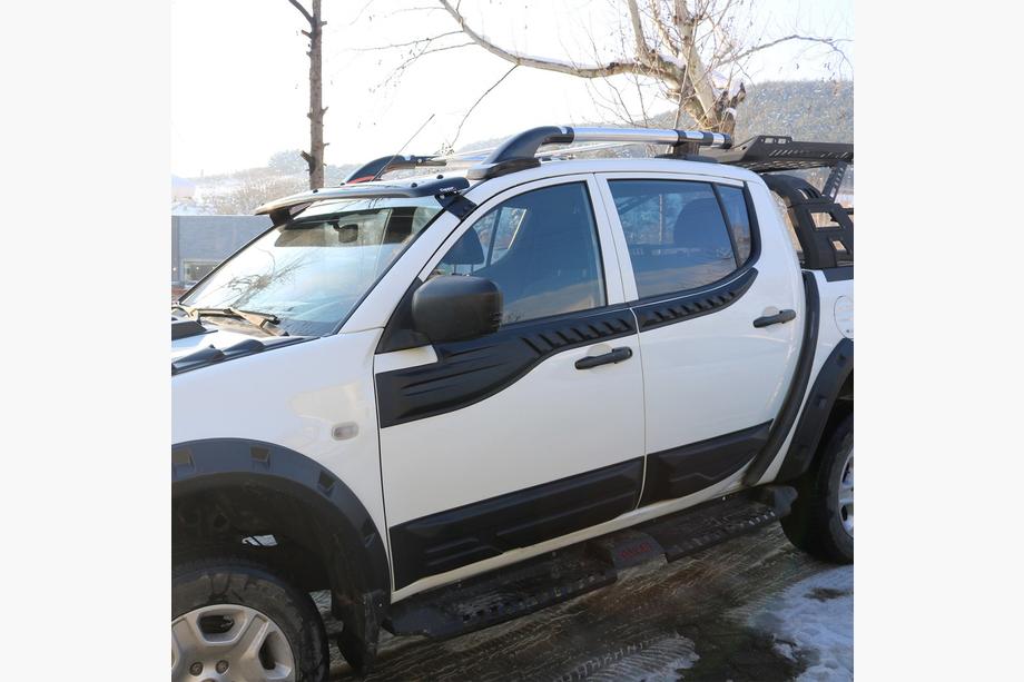 Mitsubishi L200 2006-2015 Górne Listwy Drzwi (4 szt, ABS) Zdjęcia 1