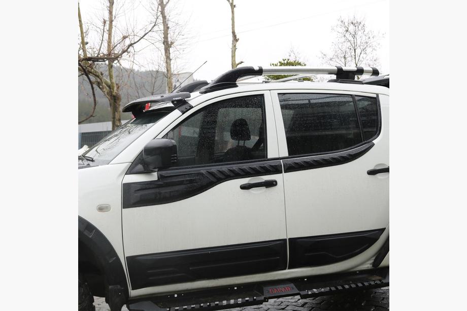 Mitsubishi L200 2006-2015 Górne Listwy Drzwi (4 szt, ABS) Zdjęcia 2