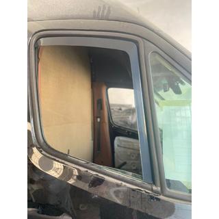 Wiatrołapy wsuwane Esa (2 szt.) Mercedes Sprinter W907/W910 2018- zdjęcia 2