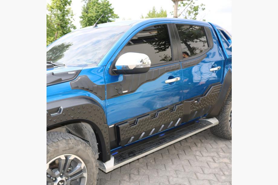 Mitsubishi L200 2015-2024 Górne Listwy Drzwi 2019+ (6 szt, ABS) Zdjęcia 2