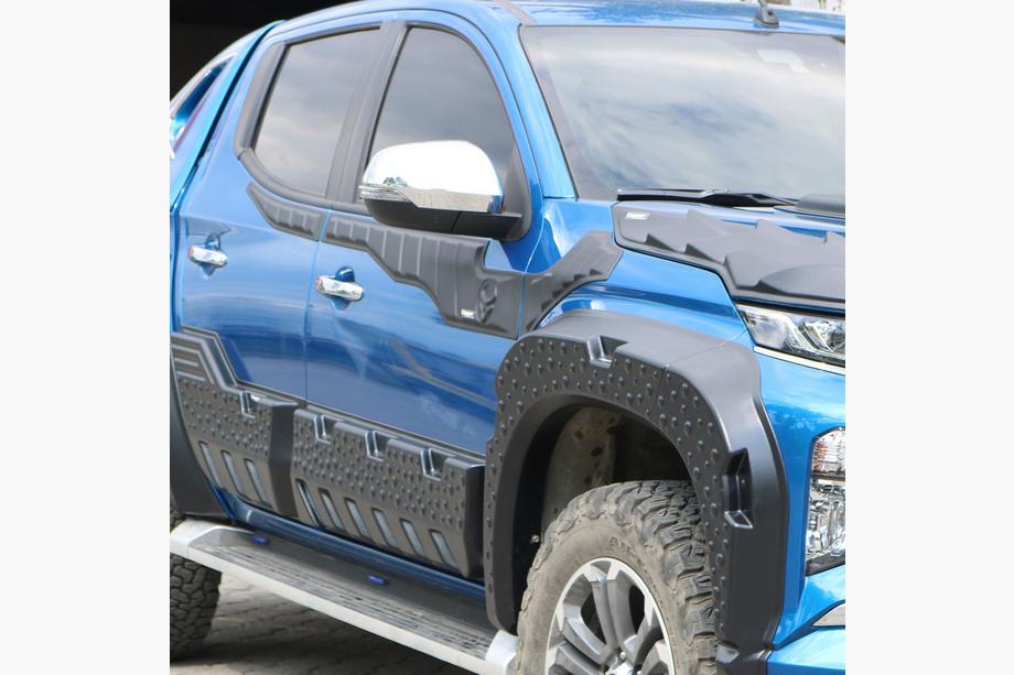 Mitsubishi L200 2015-2024 Górne Listwy Drzwi 2019+ (6 szt, ABS) Zdjęcia 5
