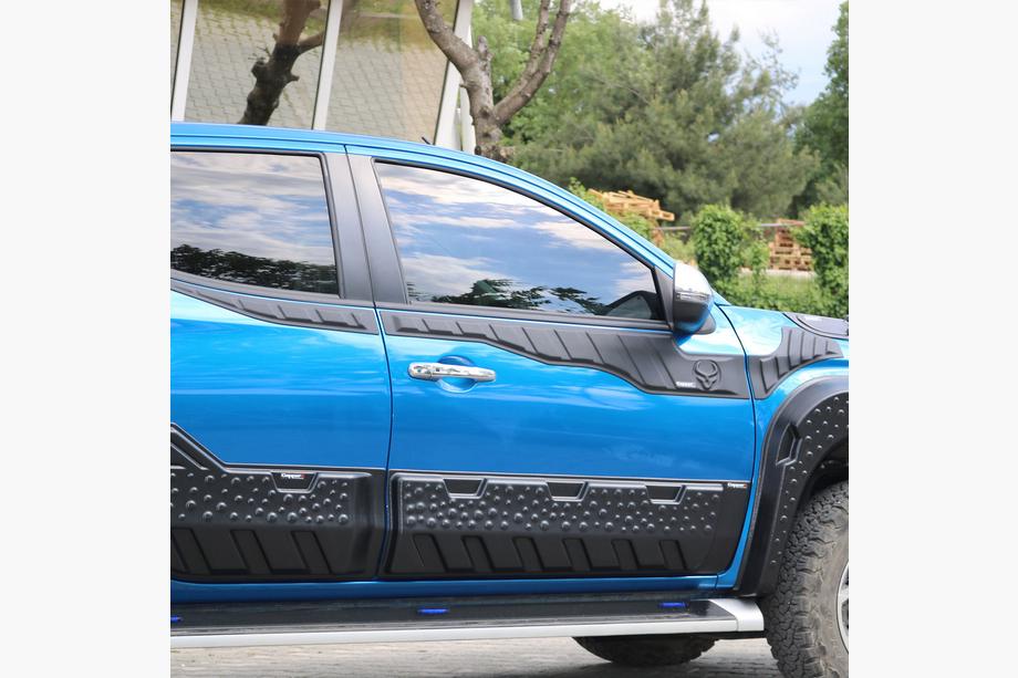 Mitsubishi L200 2015-2024 Górne Listwy Drzwi 2019+ (6 szt, ABS) Zdjęcia 1