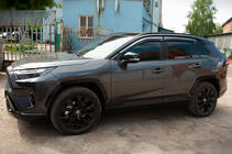 Toyota Rav 4 2019–2025 Deflektory szyb z listwą chromowaną (4 szt, Niken) zdjęcia 5