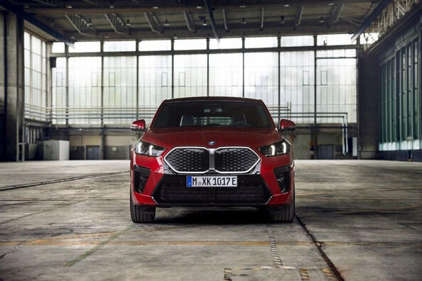 Elektryczny kompaktowy crossover BMW iX2