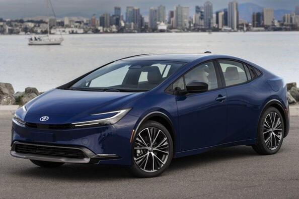 Recenzja nowej generacji hybrydowego modelu Toyoty Prius
