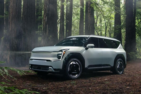 Siedmiomiejscowy elektryczny crossover Kia EV9