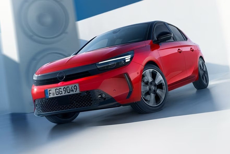 Modyfikacja stylizacji wyścigowej kompaktowego hatchbacka Opla Corsy F