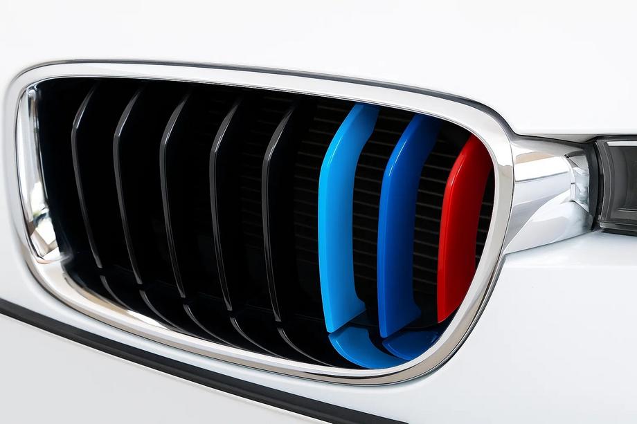 BMW 3 Series F30/F31 2012-2019 Nakładki na kratkę chłodnicy 8-żeberkową (3 szt.) Image