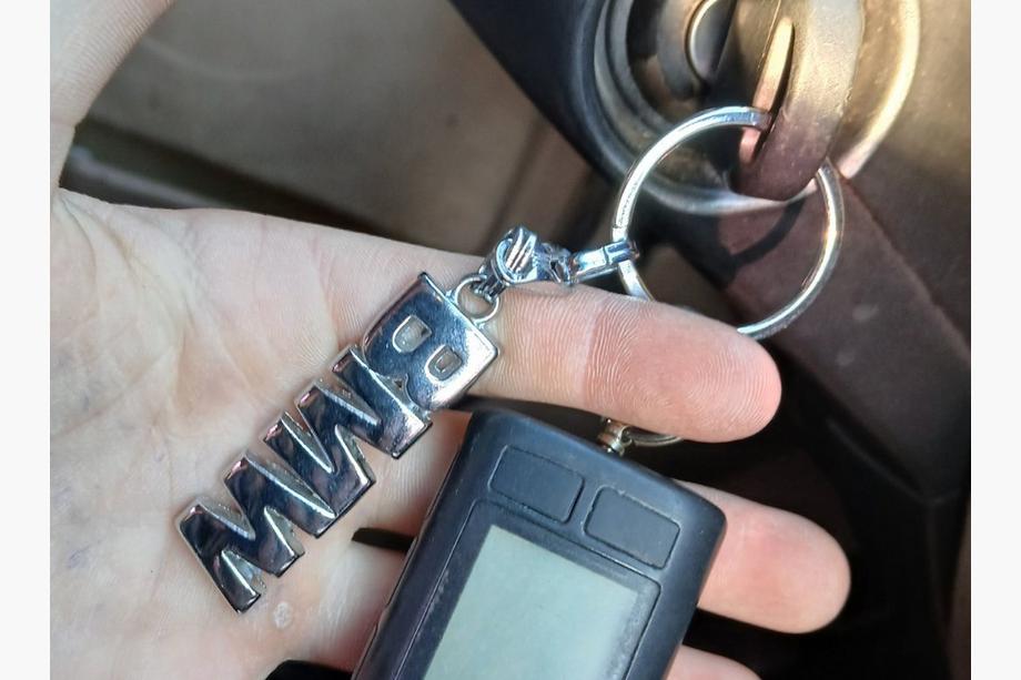 BMW Metalowy brelok z logo BMW Zdjęcia 1