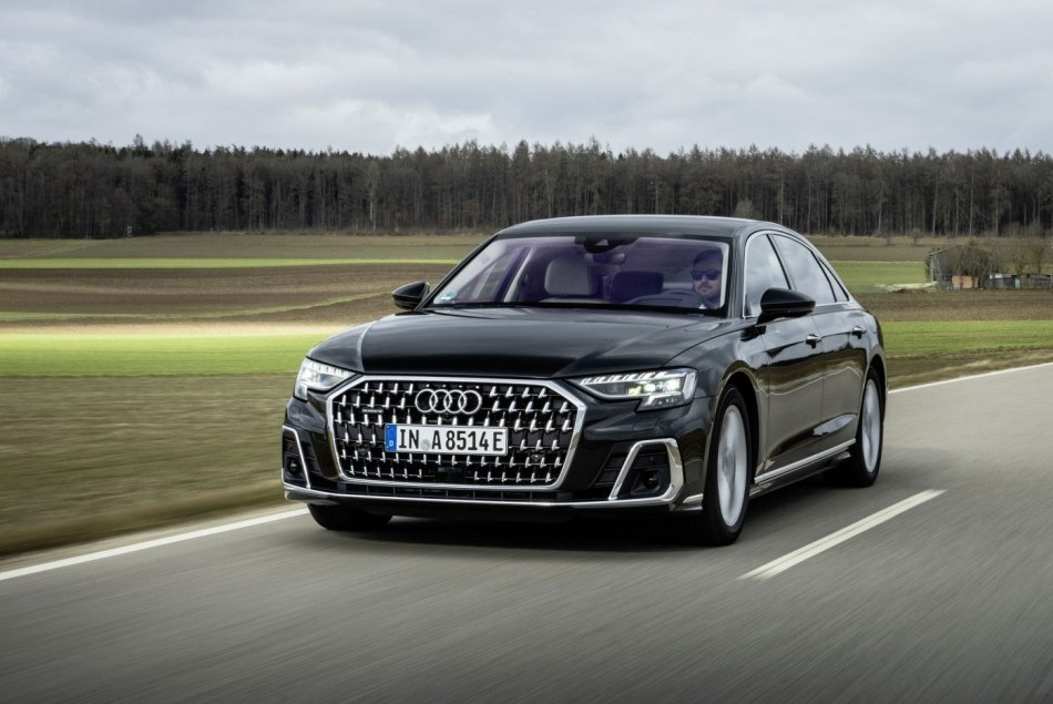 Recenzja zaktualizowanego sedana z napędem na wszystkie koła Audi A8
