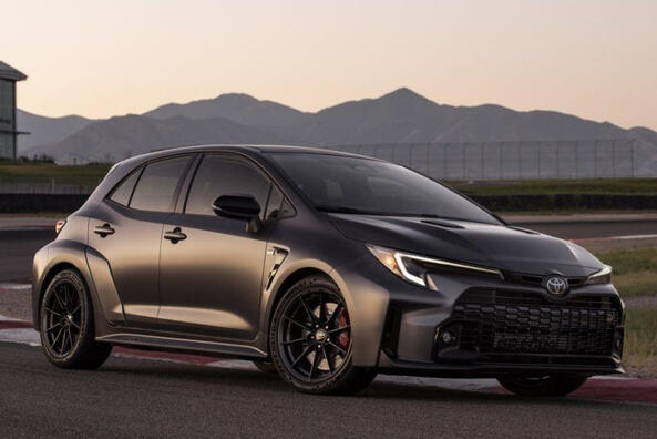 „Naładowany” hatchback z napędem na cztery koła Toyota Corolla GR Zdjęcie 1