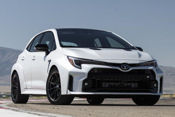 „Naładowany” hatchback z napędem na cztery koła Toyota Corolla GR Zdjęcie 4