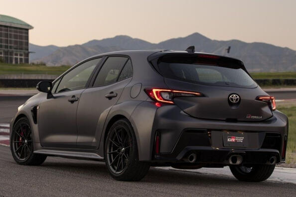 „Naładowany” hatchback z napędem na cztery koła Toyota Corolla GR Zdjęcie 3