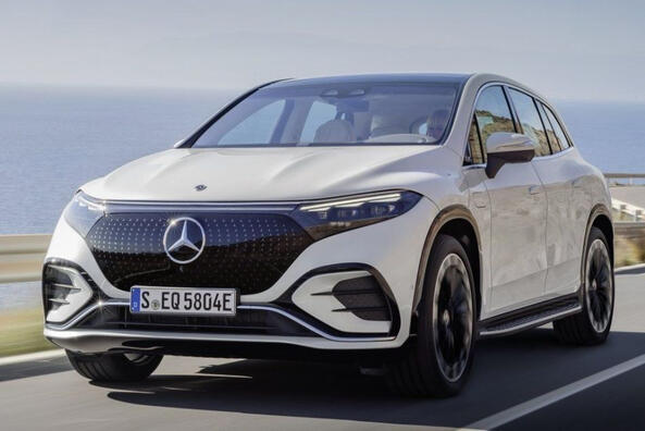 Recenzja elektrycznego crossovera premium Mercedes-Benz EQS