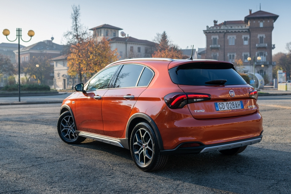 Przegląd crossovera hatchback Fiat Tipo Cross