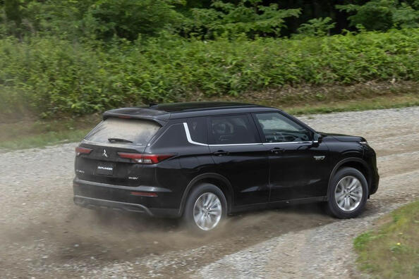 Recenzja Mitsubishi Outlander: połączenie elegancji i komfortu Zdjęcie 4
