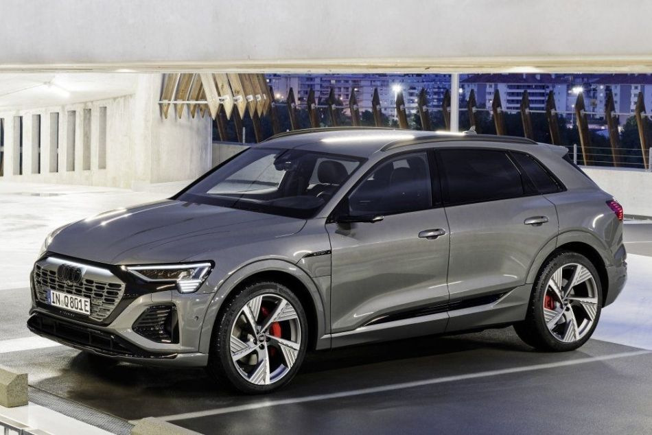 Elektryczny crossover z napędem na wszystkie koła Audi Q8 e-tron