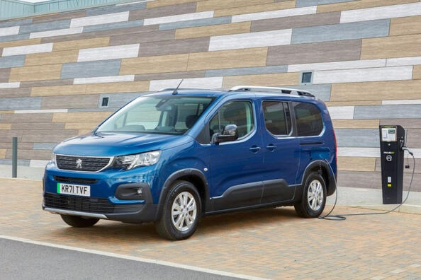 Recenzja elektrycznego kompaktowego vana Peugeot e-Rifter