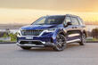 KIA Carnival czwartej generacji: nowe spojrzenie na rodzinnego minivana zdjęcia 1