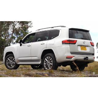 Tylne lampy LED Toyota Land Cruiser 300 2021- zdjęcia 2