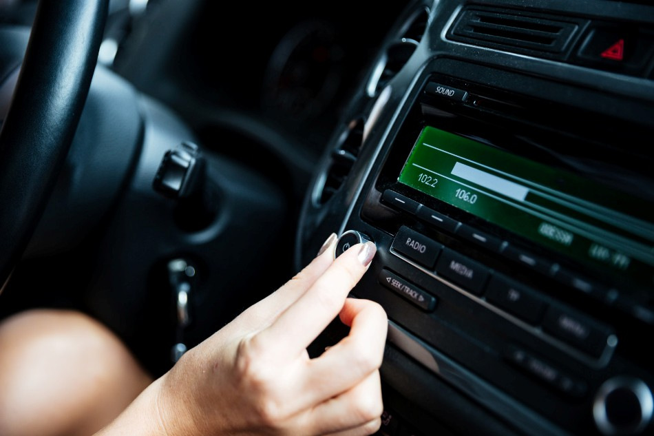 Jak poprawić dźwięk systemu audio w samochodzie?