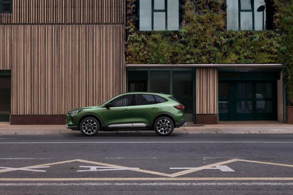 Ford Kuga 2024: unowocześniony design i technologia Zdjęcie 3