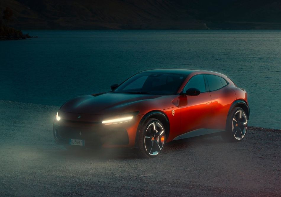 Recenzja sportowego crossovera z napędem na wszystkie koła Ferrari Purosangue