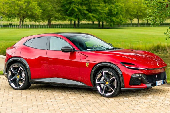Recenzja sportowego crossovera z napędem na wszystkie koła Ferrari Purosangue Zdjęcie 3