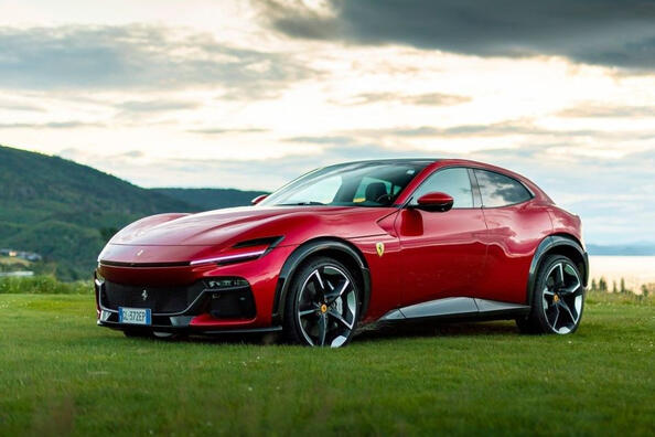 Recenzja sportowego crossovera z napędem na wszystkie koła Ferrari Purosangue Zdjęcie 1
