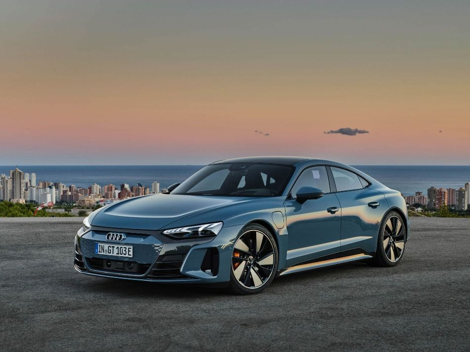 Recenzja elektrycznego sportowego sedana Audi e-tron GT quattro