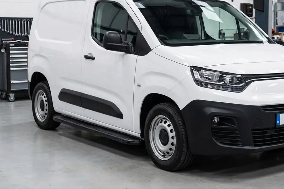 Fiat Doblo III 2023- Progi Boczné Bosphorus Black (2 szt., Aluminium) Image