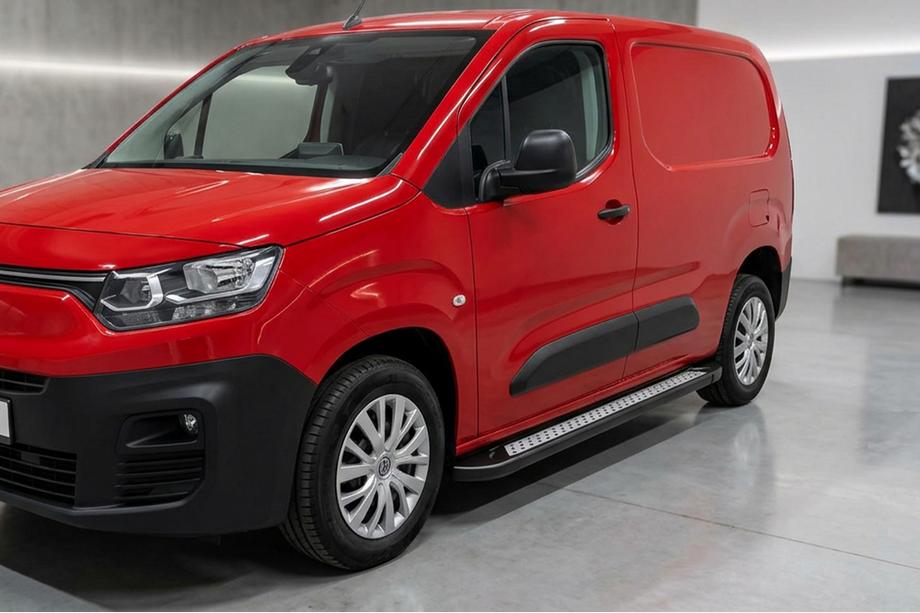 Fiat Doblo III 2023- Progi Boczne New Vision Black (2 szt., Aluminium) Krótki Rozstaw Osi Image