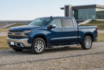 Chevrolet Silverado 2019- Progi Boczné RedLine V1 (2 szt., Aluminium) zdjęcia 1