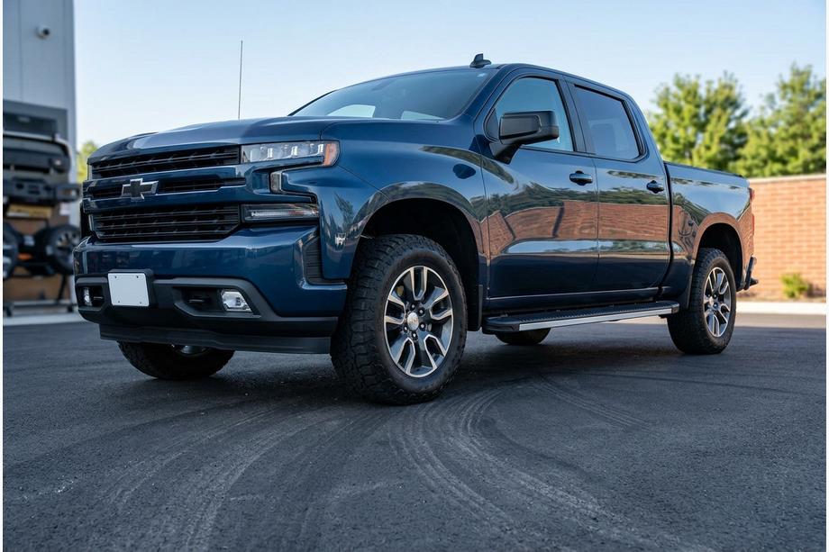 Chevrolet Silverado 2019- Progi Boczné Maya V1 (2 szt., Aluminium) Image