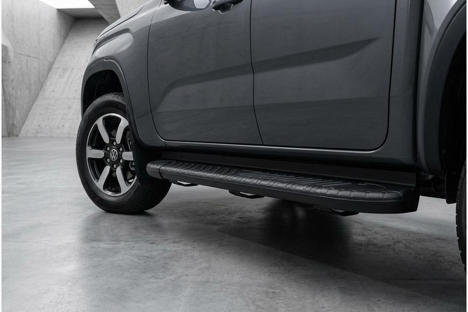 Volkswagen Amarok 2022- Progi Boczne Bosphore Black (2 szt., Aluminium) Image