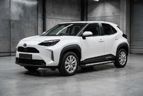 Toyota Yaris/Yaris Cross (XP210) 2020- Progi Boczné Vision New Black (2 szt., Aluminium) zdjęcia 1