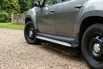 Renault Duster 2008–2017 Progi Boczné Shining V1 (2 szt., Aluminium) zdjęcia 1