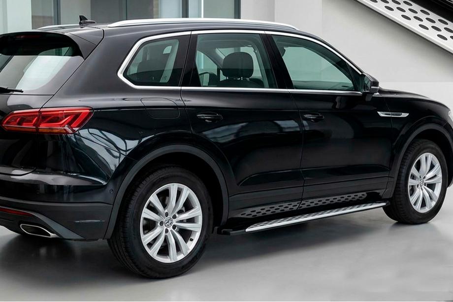 Volkswagen Touareg 2018- Progi Boczné Shining V1 (2 szt., Aluminium) Image