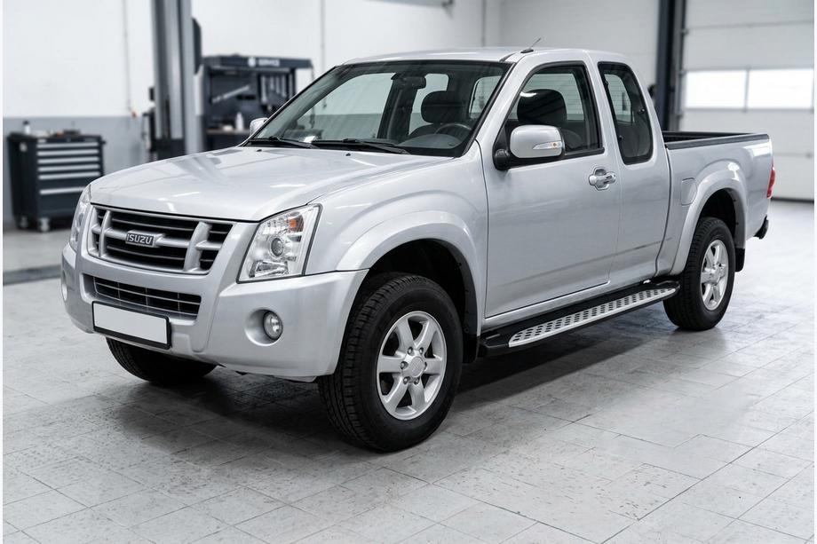 Isuzu D-Max 2002-2011 Progi Boczné Shining V1 (2 szt., Aluminium) Image