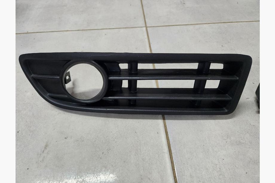 Volkswagen Bora 1998-2004 Uchwyt Świateł Przeciwmgielnych Image