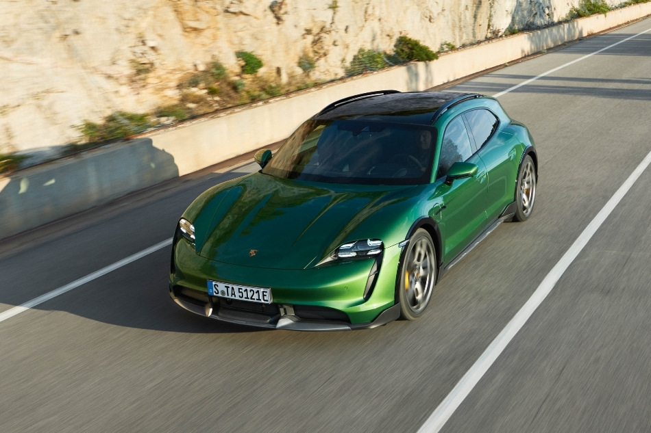 Porsche Taycan Cross Turismo: uniwersalny elektryczny samochód sportowy