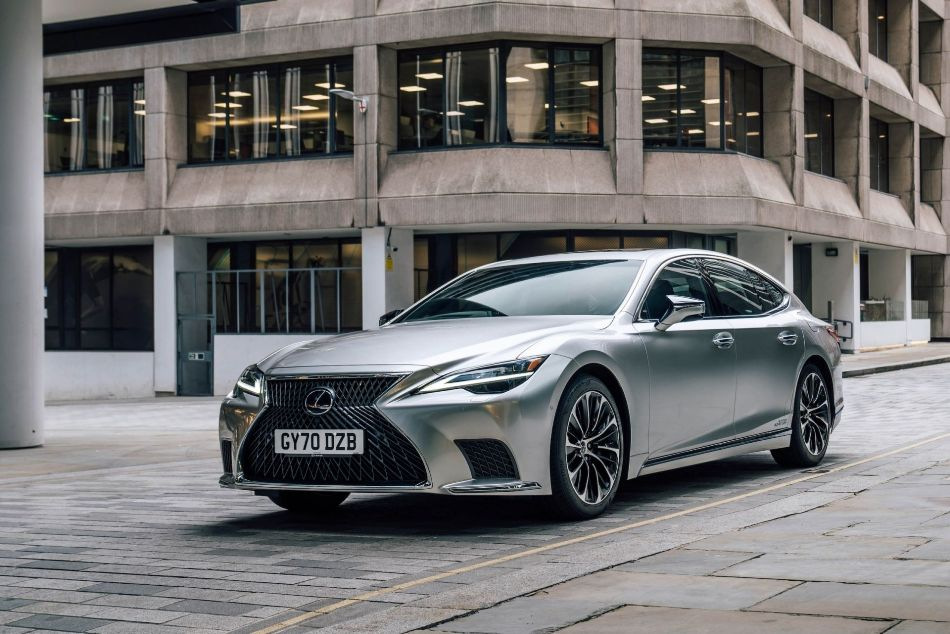Lexus LS: recenzja zaktualizowanego sedana piątej generacji