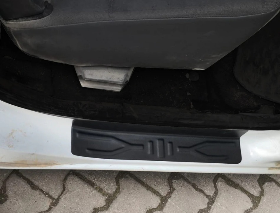 Jak prawidłowo zamontować plastikowe okładziny na progach samochodu