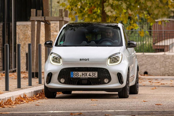 Recenzja zaktualizowanego elektrycznego hatchbacka Smart EQ forfour