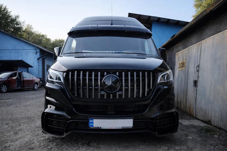 Mercedes Sprinter W907/W910 2018- Przedni zderzak z grillem V2 (AMG) Image